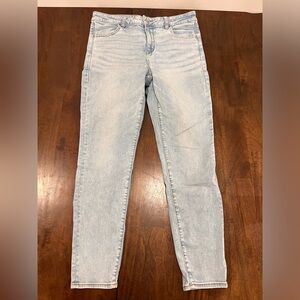 American Eagle light wash skinny jeans - high waisted